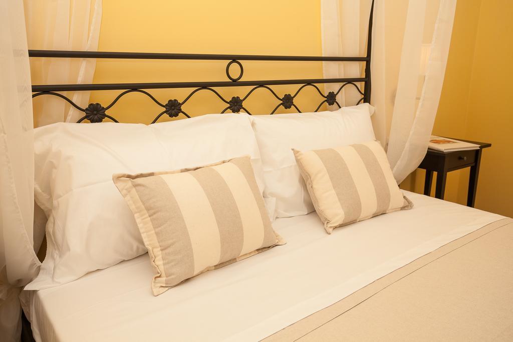 La Tuia E Il Tasso Bed & Breakfast Cagliari Room photo